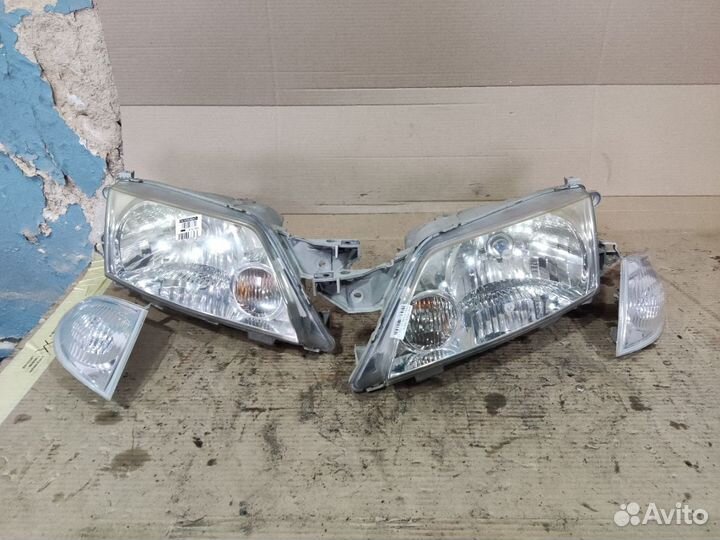 Фары mazda premacy 2002 год