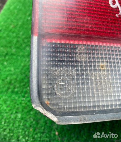 Фонарь крышки багажника правый Mazda 626 1994