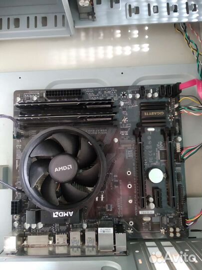 Материнская плата с процессором и памятью