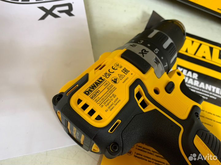 Дрель-шуруповерт dewalt DCD791NT (18В)