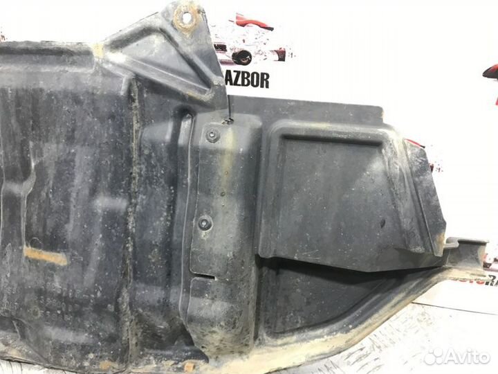 Защита двигателя левая Mitsubishi Space Wagon