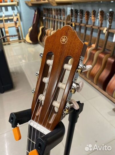 Классическая гитара Yamaha
