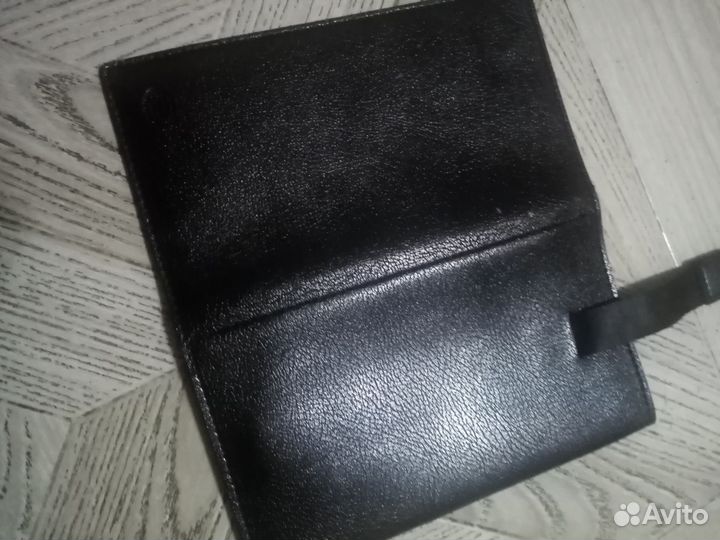 Кожаный чехол на телефон