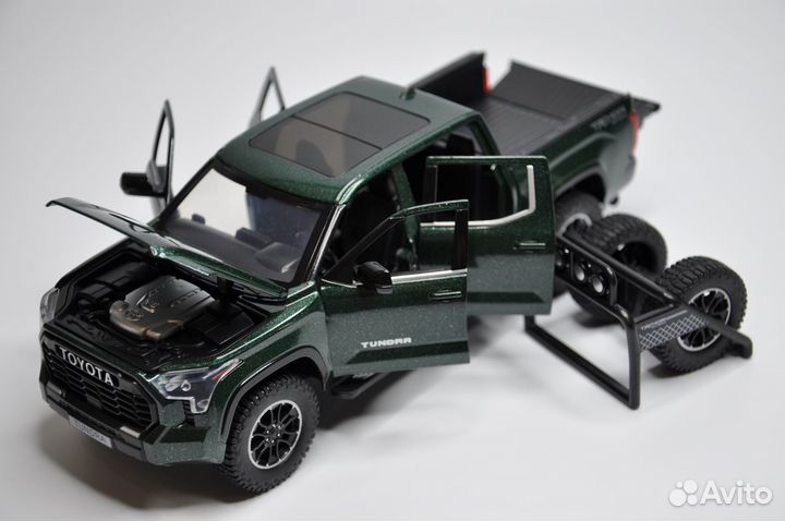 Модель автомобиля Toyota Tundra металл
