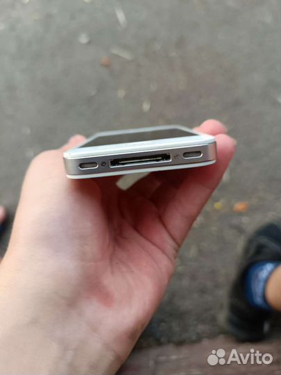 Телефон iPhone 4s