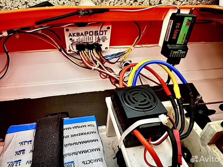 Прикормочный кораблик с gps и глубиномером