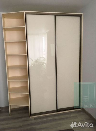 Зеркальный шкаф