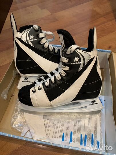 Коньки хоккейные