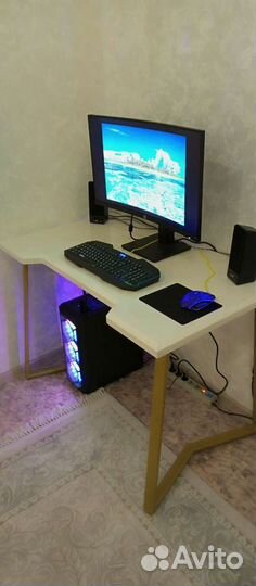 Компьютерный стол новый
