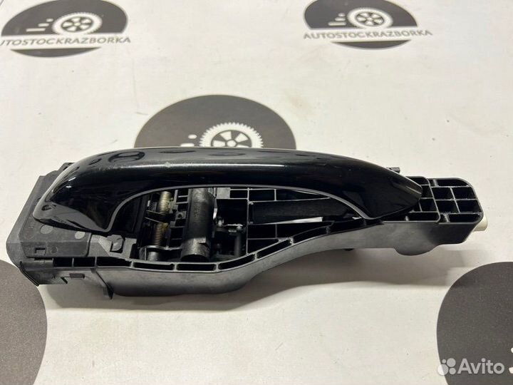 Ручка двери с безключевым доступом передняя левая