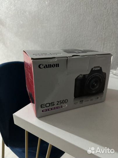 Зеркальный фотоаппарат canon eos 250d kit