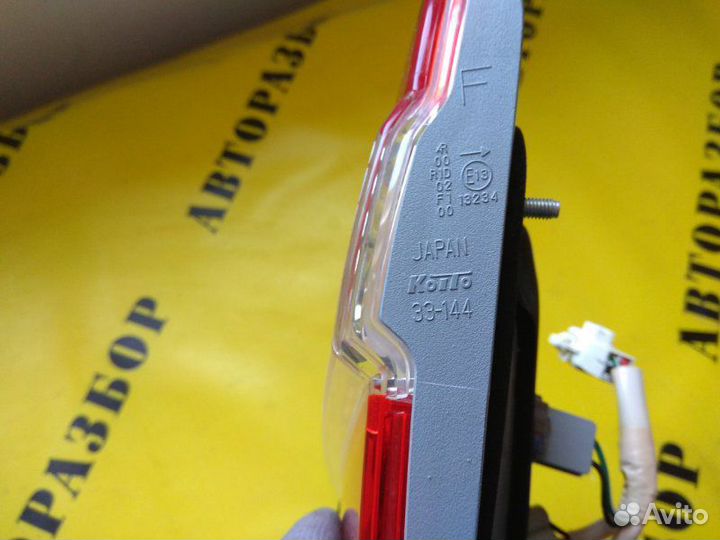 Фонарь задний правый внутренний Toyota Camry 50