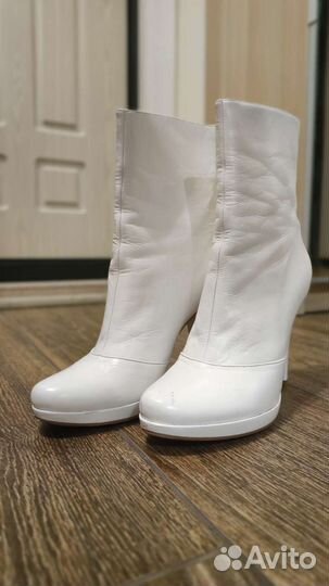 Сапожки белые 39