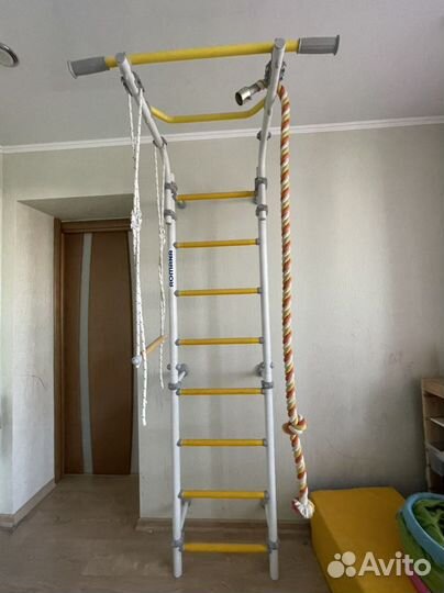 Шведская стенка с скалодромом