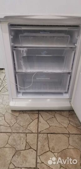 Холодильник indesit