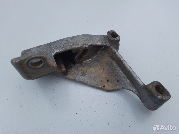 Кронштейн гидроусилителя Audi 80 B4