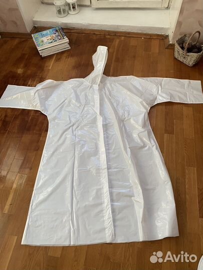 Дождевик белый