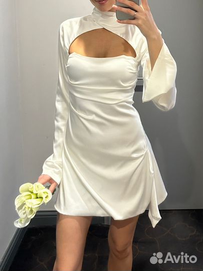 Белое мини платье