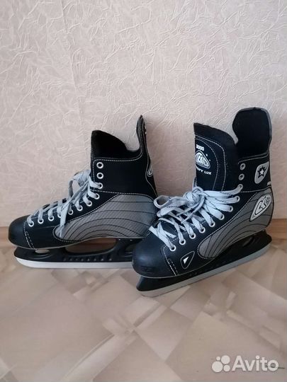 Коньки хоккейные