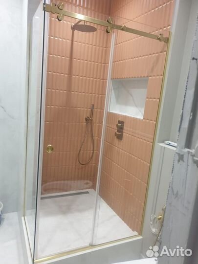 Стеклянные душевые перегородки