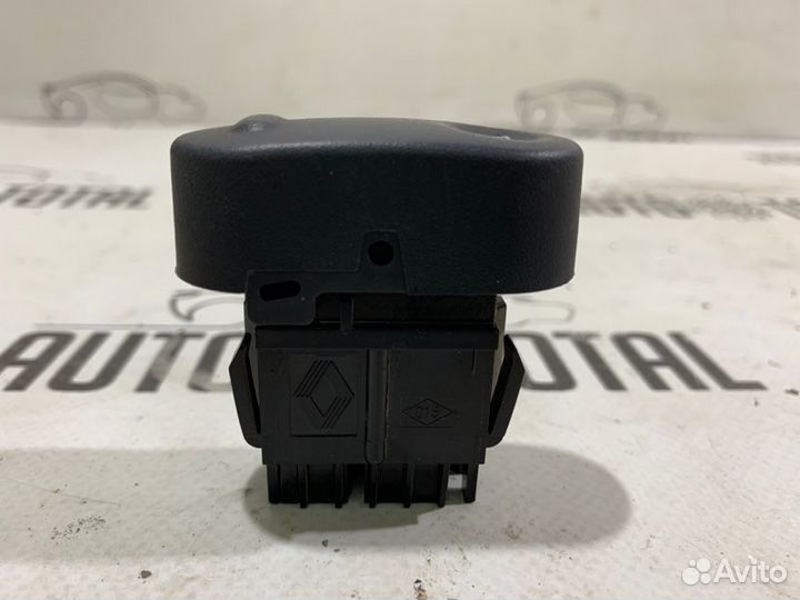 Кнопка обогрева стекла Renault Symbol K7JA700 2005