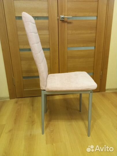 Стул новый розовый