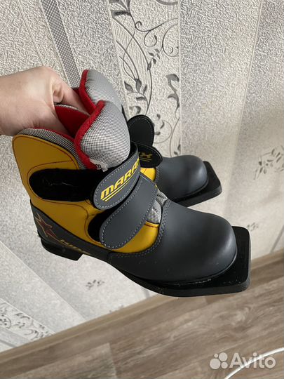 Продам лыжные ботинки