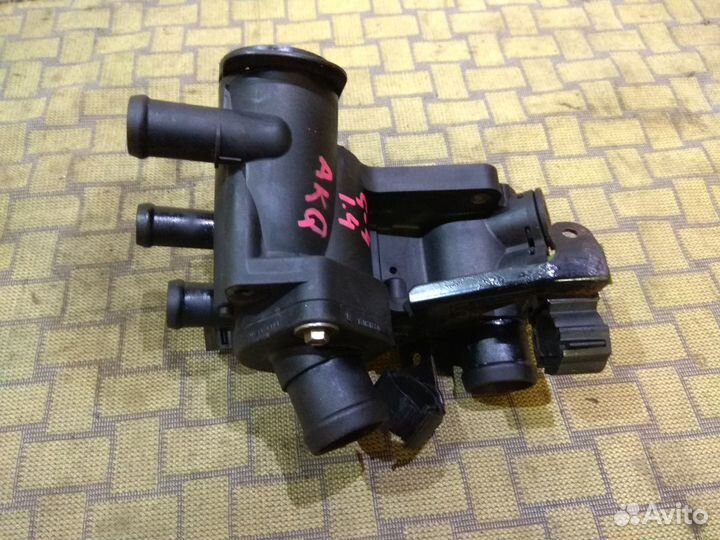 Корпус в сборе с термостатом VW Golf4 1.4,VAG 0321