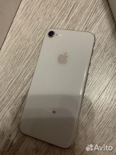 iPhone 8, 64 ГБ