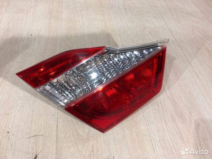 Фонарь крышки багажника левый Toyota Camry XV50