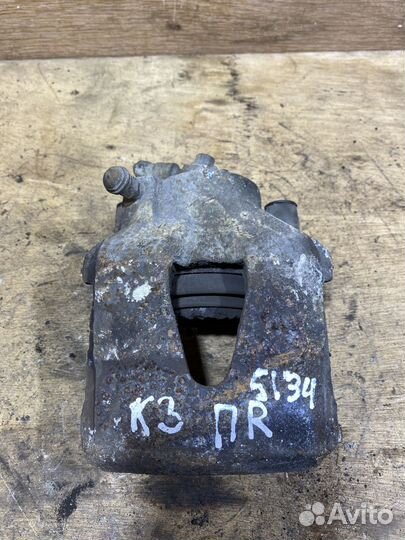 Суппорт передний правый Volkswagen Caddy 3 S134