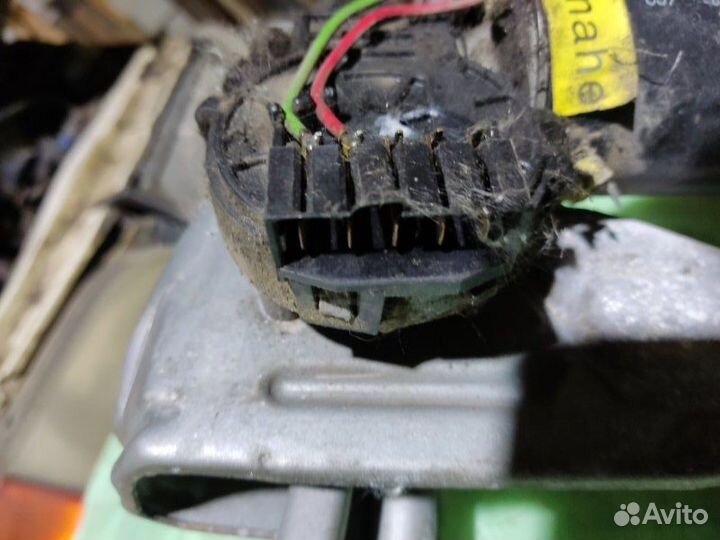 Трапеция стеклоочистителей Audi 100 седан 2.5 AAT