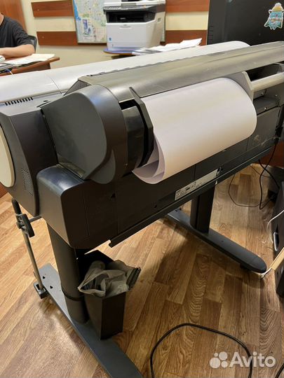 Широкоформатный плоттер Cannon 605 в рабочем сост