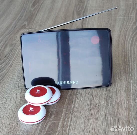 Кнпока вызова официанта и табло отображения вызова