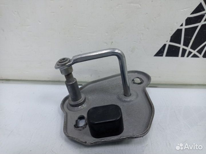 Крюк замка капота левый Skoda Kodiaq 1 NS7 до