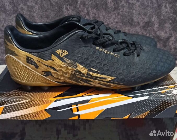 Футбольные бутсы