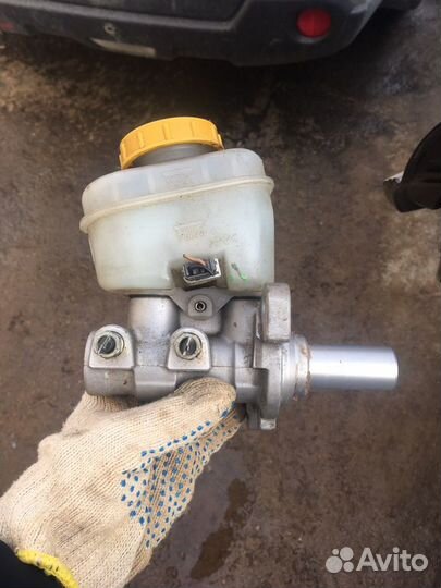 Главный тормозной цилиндр (гтц) на субару аутбек