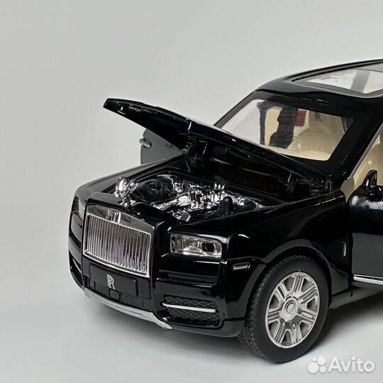 Модель машины 1:24 rolls royce cullinan