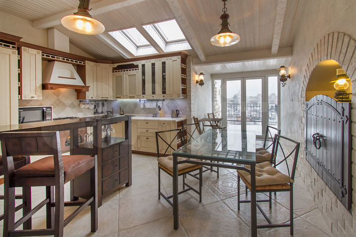 3-к. квартира, 130 м², 6/6 эт.