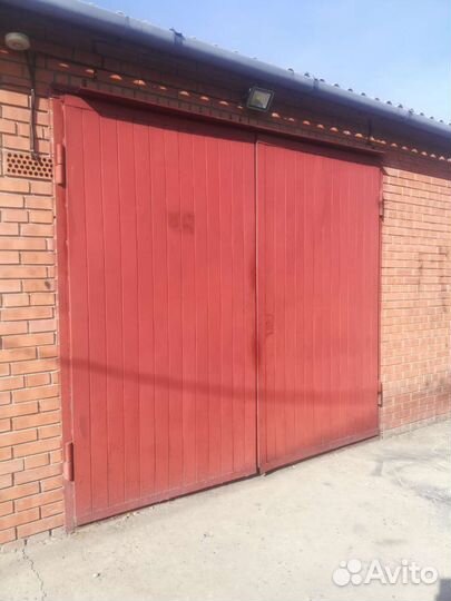 Ворота гаражные с дверью