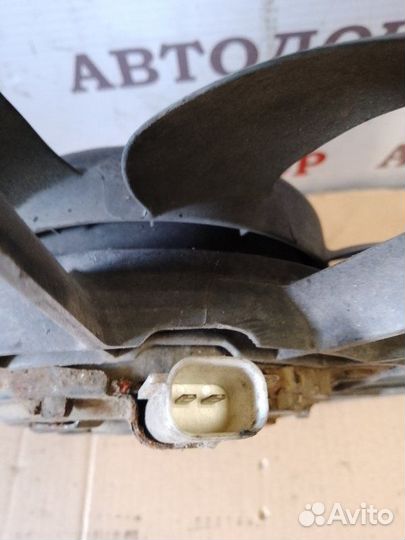 Вентилятор основной правый Dodge Caravan 3.3 2003