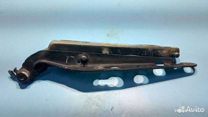 Петля капота передняя правая для Volvo S80