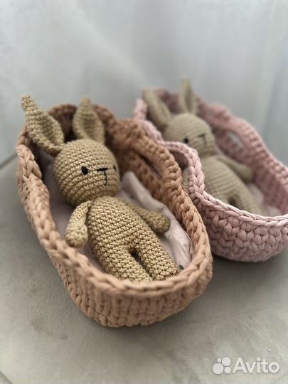 Вязаная люлька детская с игрушкой