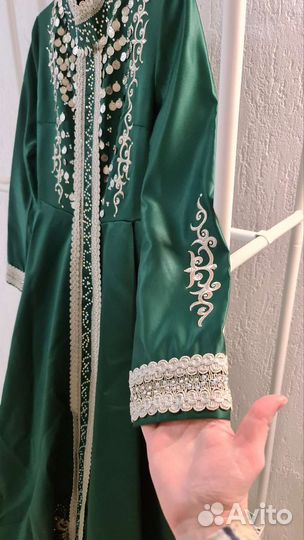 Национальный костюм женский, на никах