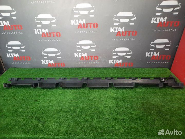 Кронштейн накладки порога левый LADA X-Ray Cross