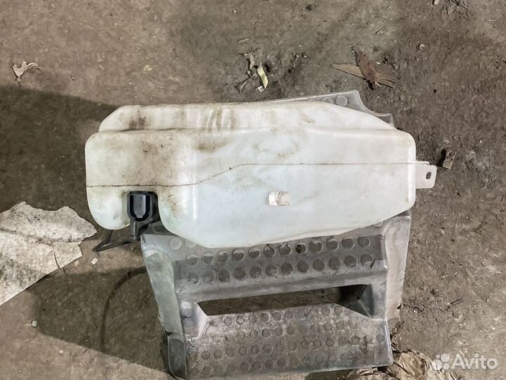 Бачок омывателя лобового стекла Renault logan II