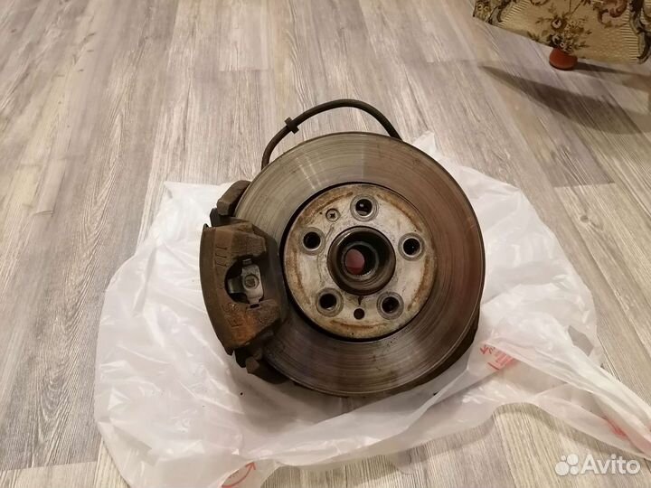 Кулак поворотный левый skoda octavia tour