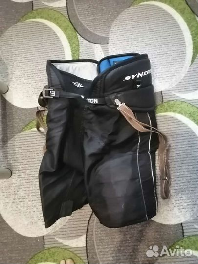 Хоккейная экипировка. Нагрудник и шорты