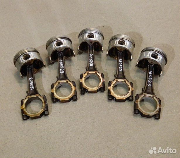 Шатун с поршнем Nissan Maxima J30 VG30