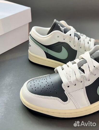 Кроссовки Nike Air Jordan 1 Low Jade Smoke ориг